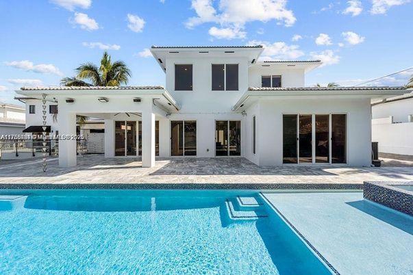 Exterior, Pool