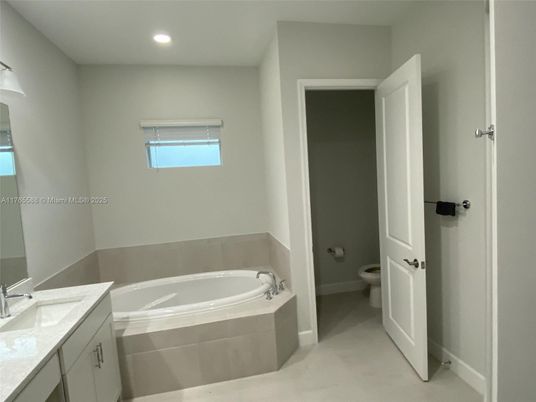 Bathroom, Interior, Recessed Lighting