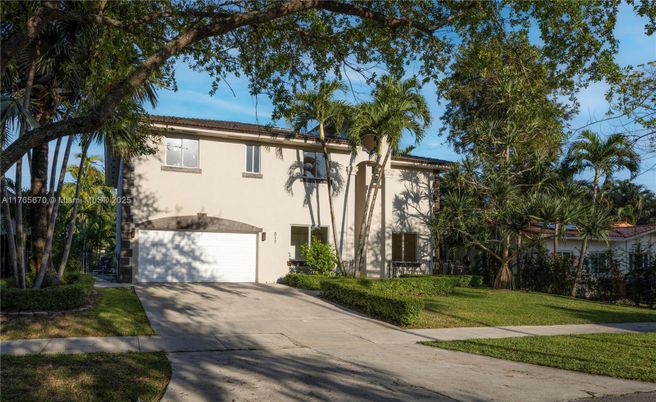 Attached, Exterior, Facade, Spanish Mediterranean
