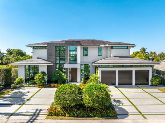 Attached, Exterior, Facade, Modern