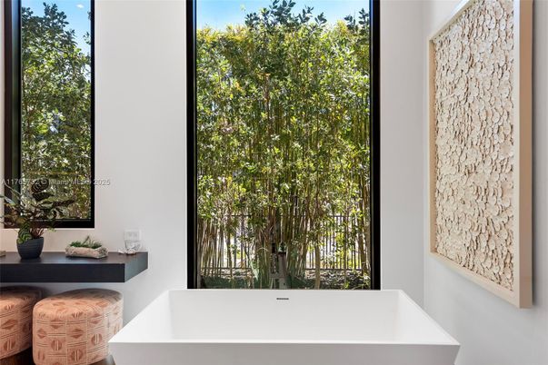 Bathroom, Free Standing Baths, Interior