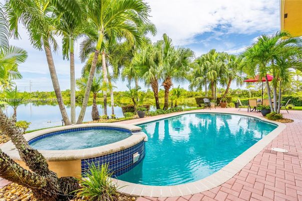 Exterior, Pool, Water