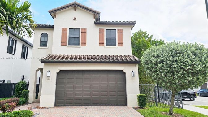 Attached, Exterior, Facade, Mediterranean
