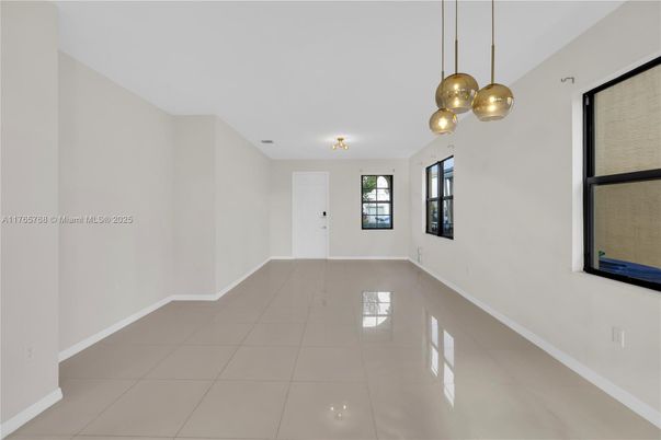 Empty room, Interior, Pendant Lights