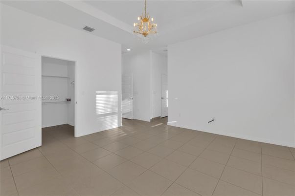 Chandelier, Empty room, Interior, Recessed Lighting