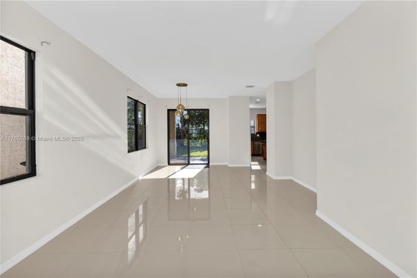 Empty room, Interior, Pendant Lights