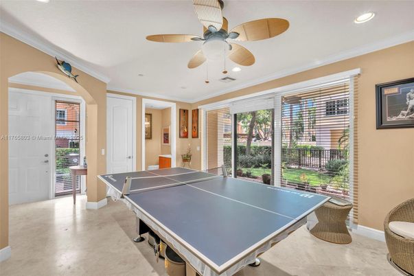 Game Room, Interior, Recessed Lighting