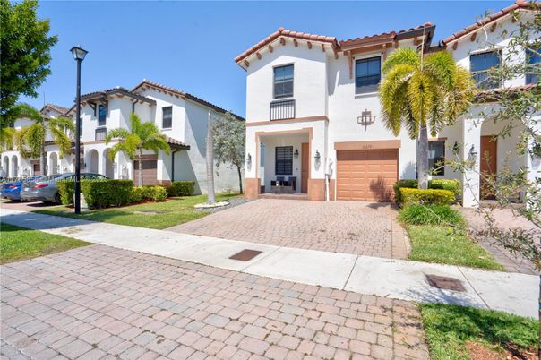 Attached, Exterior, Facade, Spanish Mediterranean