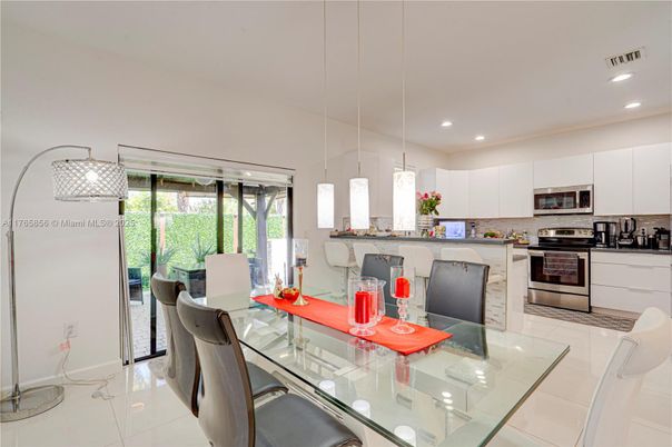 Dining room, Interior, Kitchen, Pendant Lights, Recessed Lighting, Stainless Steel Appliances