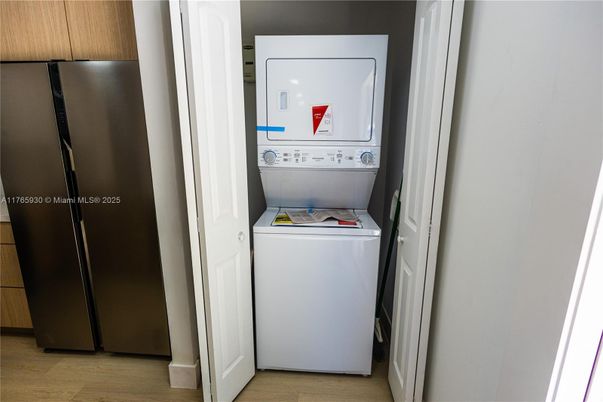Interior, Utility Closets, Washer, Wood Texture Flooring