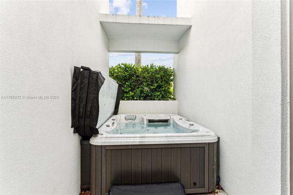 Exterior, Hot Tub