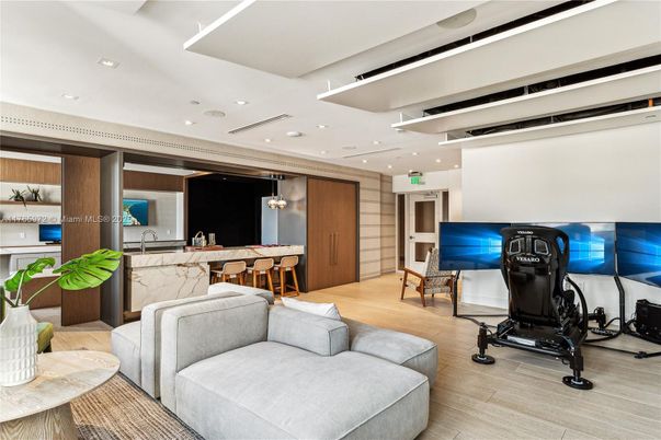 Fitness Equipment, Interior, Recessed Lighting, Wood Texture Flooring