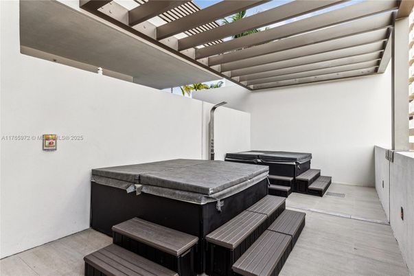 Exterior, Hot Tub