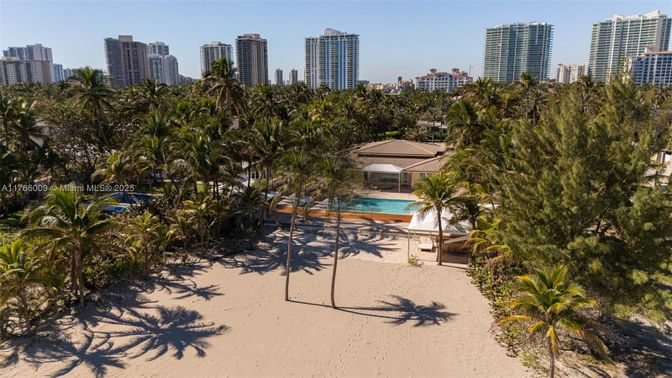 Exterior, Pool, Other