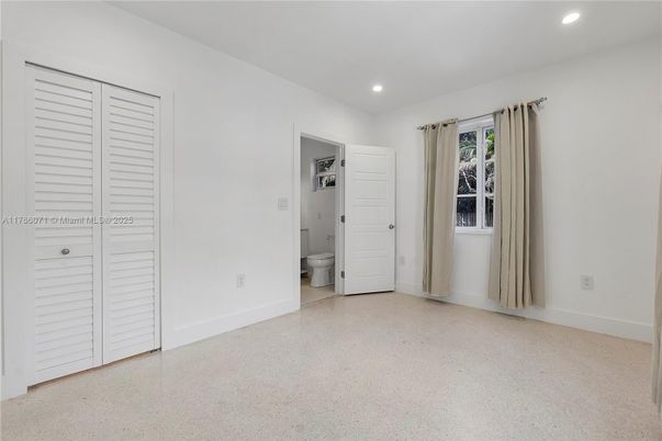 Bathroom, Empty room, Interior, Recessed Lighting