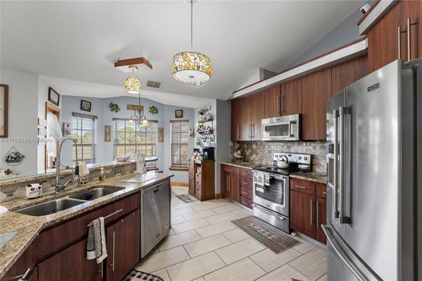 Interior, Kitchen, Pendant Lights, Stainless Steel Appliances