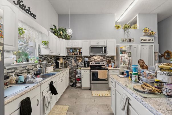 Interior, Kitchen, Pendant Lights, Stainless Steel Appliances