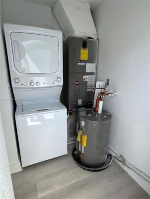 Interior, Utility Closets, Washer, Wood Texture Flooring