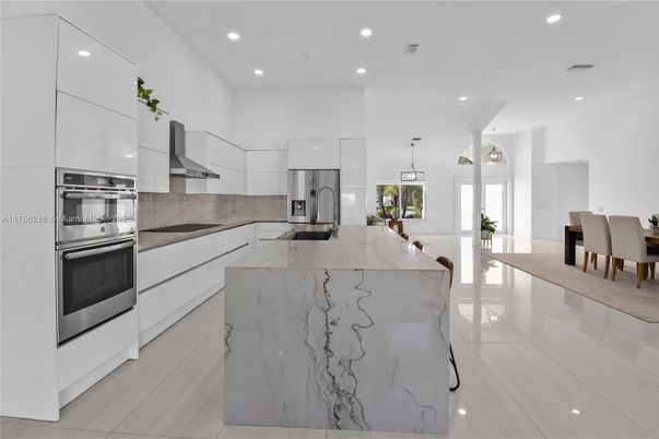 Dining room, Interior, Kitchen, Pendant Lights, Recessed Lighting, Stainless Steel Appliances