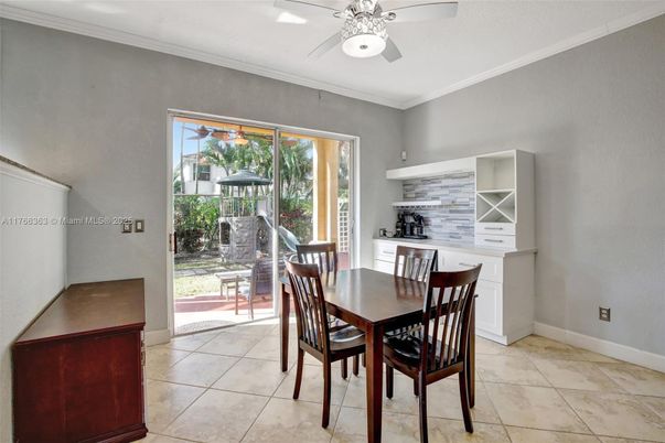 Dining room, Interior