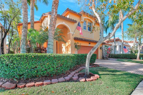Attached, Exterior, Facade, Spanish Mediterranean
