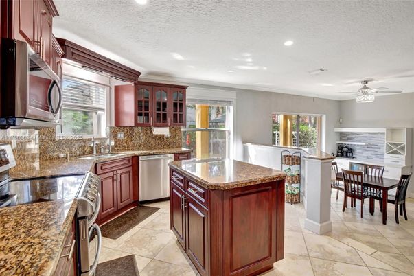 Dining room, Interior, Kitchen, Recessed Lighting, Stainless Steel Appliances