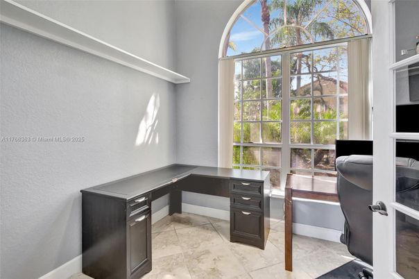Home Office, Interior