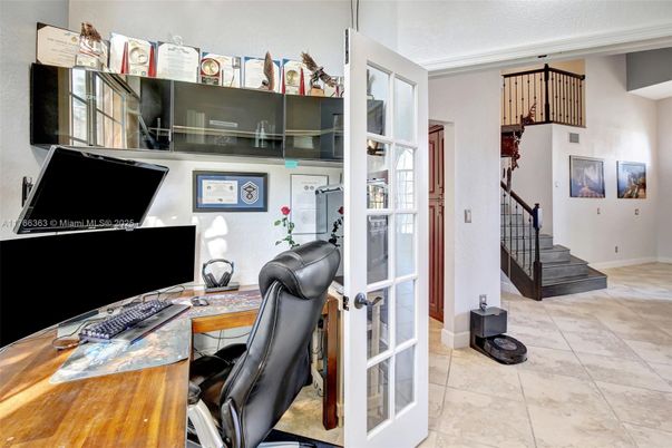 Home Office, Interior