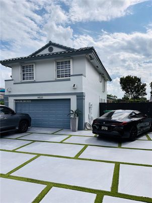 Attached, Exterior, Facade, Mediterranean