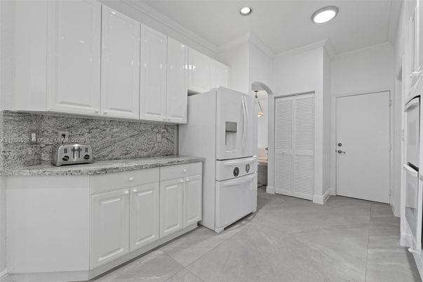 Interior, Kitchen, Pendant Lights, Recessed Lighting, Washer