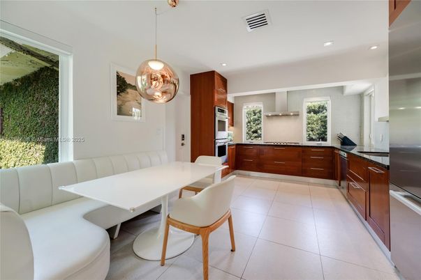 Dining room, Interior, Kitchen, Pendant Lights, Recessed Lighting, Stainless Steel Appliances