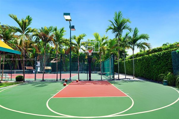 Exterior, Tennis Courts