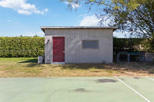 Backyard, Exterior