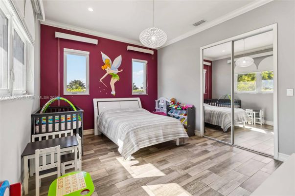 Bedroom, Interior, Pendant Lights, Recessed Lighting, Wood Texture Flooring