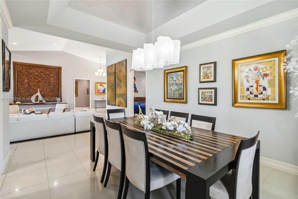 Chandelier, Dining room, Interior, Living room, Pendant Lights, Recessed Lighting