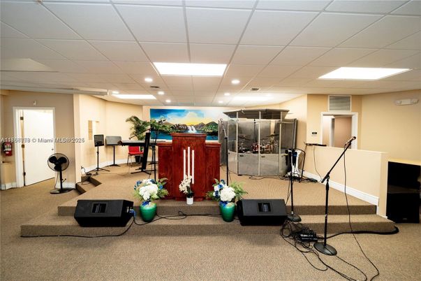 Fitness Equipment, Interior, Recessed Lighting
