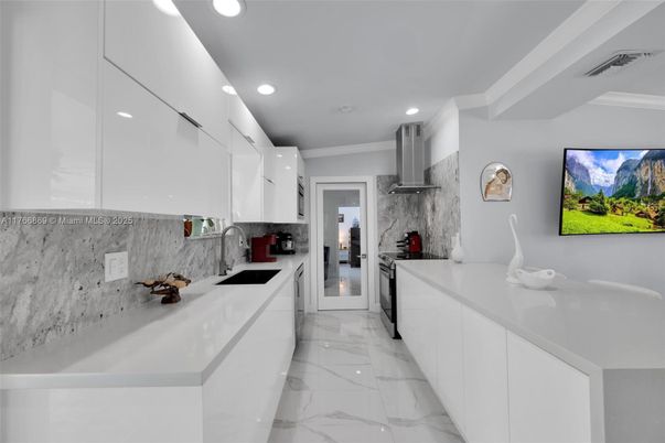 Interior, Kitchen, Marble, Marble Walls, Recessed Lighting