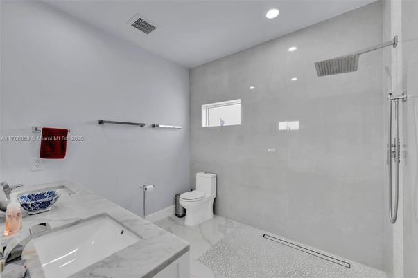 Bathroom, Interior, Marble, Recessed Lighting