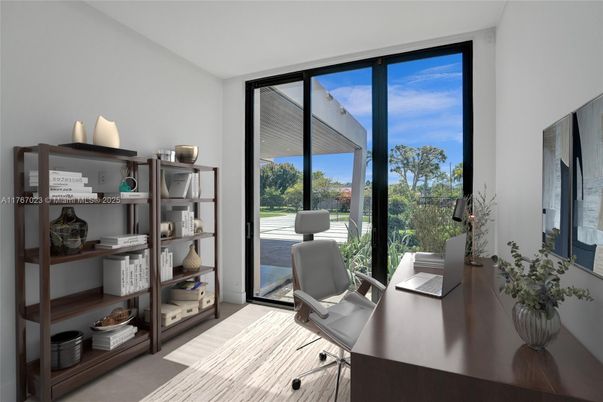 Home Office, Interior