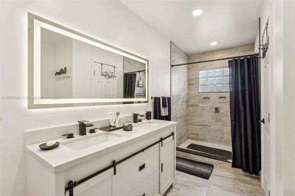 Bathroom, Dual Sink Vanities, Interior, Recessed Lighting