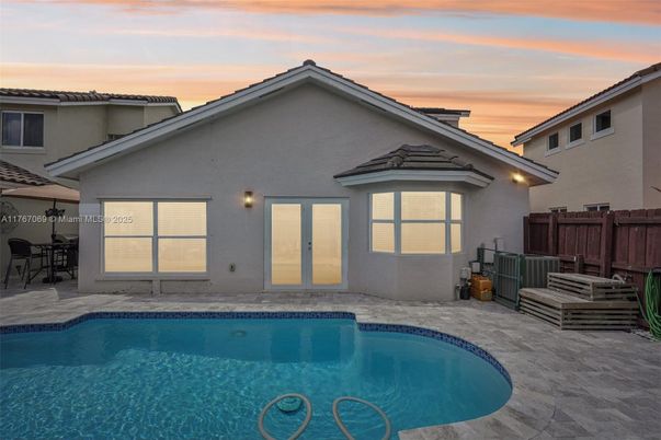 Exterior, Pool