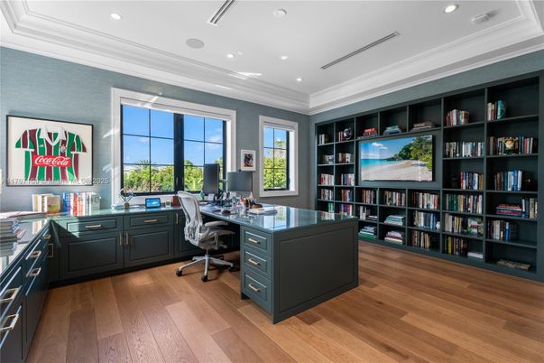 Home Office, Interior, Recessed Lighting, Wood Texture Flooring