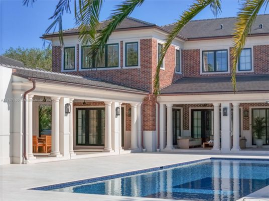 Exterior, Facade, Brick Facade, Pool, Rowhouse