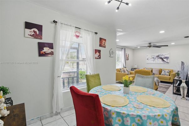 Dining room, Interior, Living room, Recessed Lighting