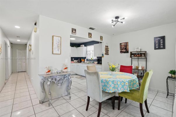 Dining room, Interior, Kitchen, Recessed Lighting
