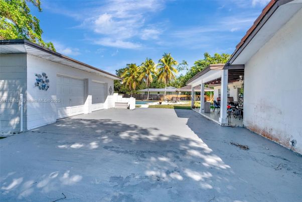 Detached Garage, Exterior