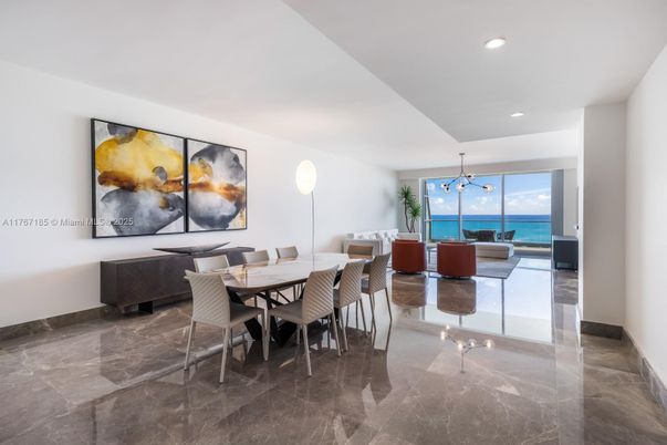 Dining room, Interior, Living room, Pendant Lights, Recessed Lighting, Water