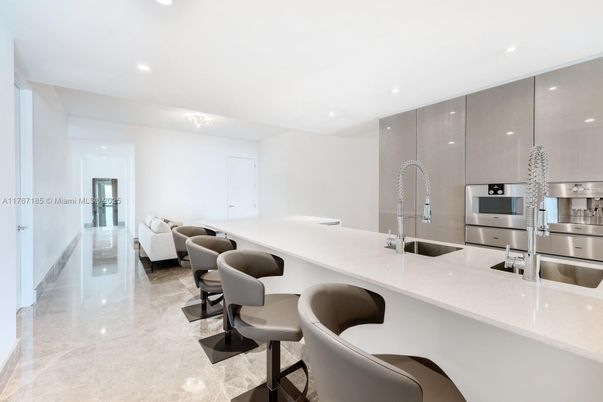 Interior, Kitchen, Living room, Recessed Lighting, Stainless Steel Appliances