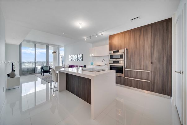 Interior, Kitchen, Living room, Recessed Lighting, Stainless Steel Appliances