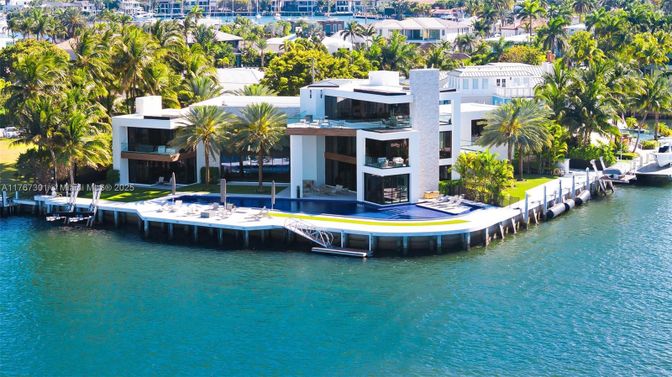 Exterior, Lake